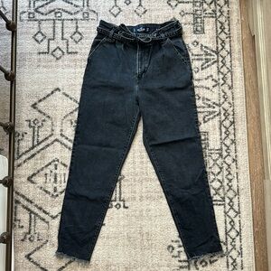 Hollister Ultra High-Rise Mom Jean